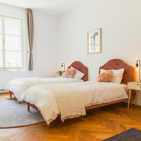 Top Location City Centre Condo In Historic Building With Free Garage Parking Liubliana Exterior foto