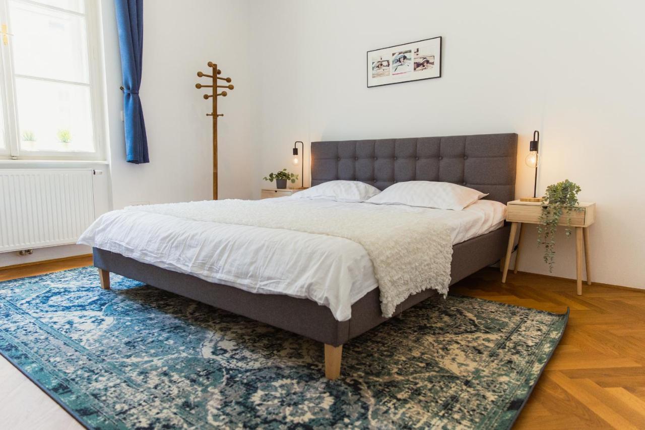 Top Location City Centre Condo In Historic Building With Free Garage Parking Liubliana Exterior foto