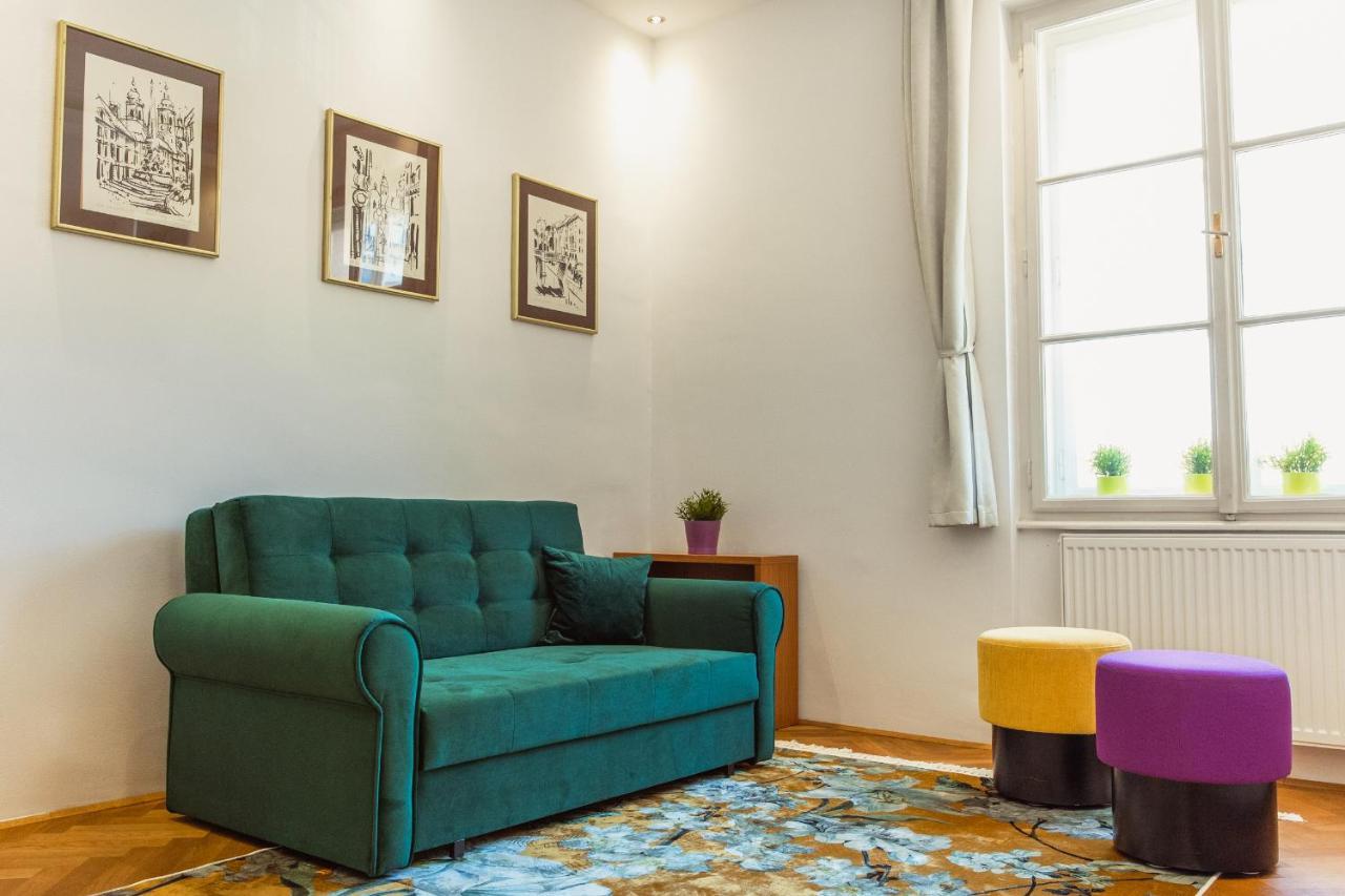 Top Location City Centre Condo In Historic Building With Free Garage Parking Liubliana Exterior foto