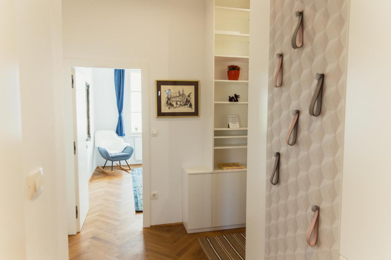 Top Location City Centre Condo In Historic Building With Free Garage Parking Liubliana Exterior foto
